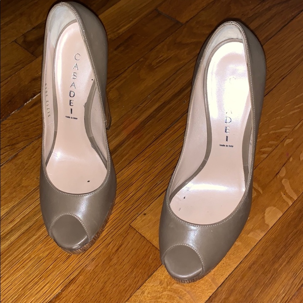 Heels - Picture 2 of 5